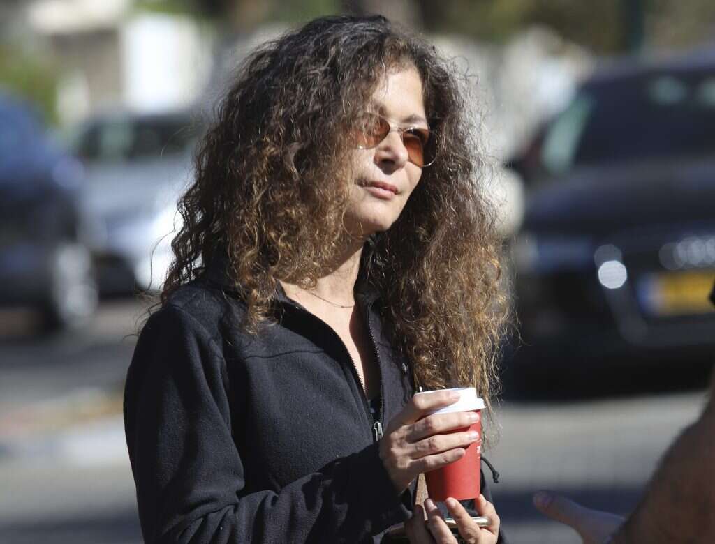 רונית. | יוסי אלוני