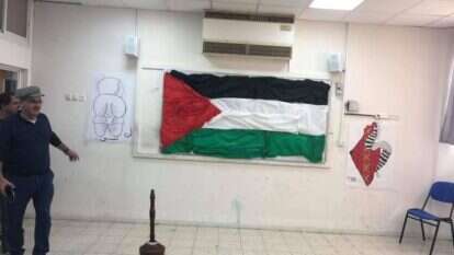 דגל פלסטיני באחת הכיתות בתיכון שפרעם