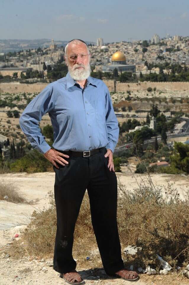 הרב דן בארי. | ראובן קסטרו