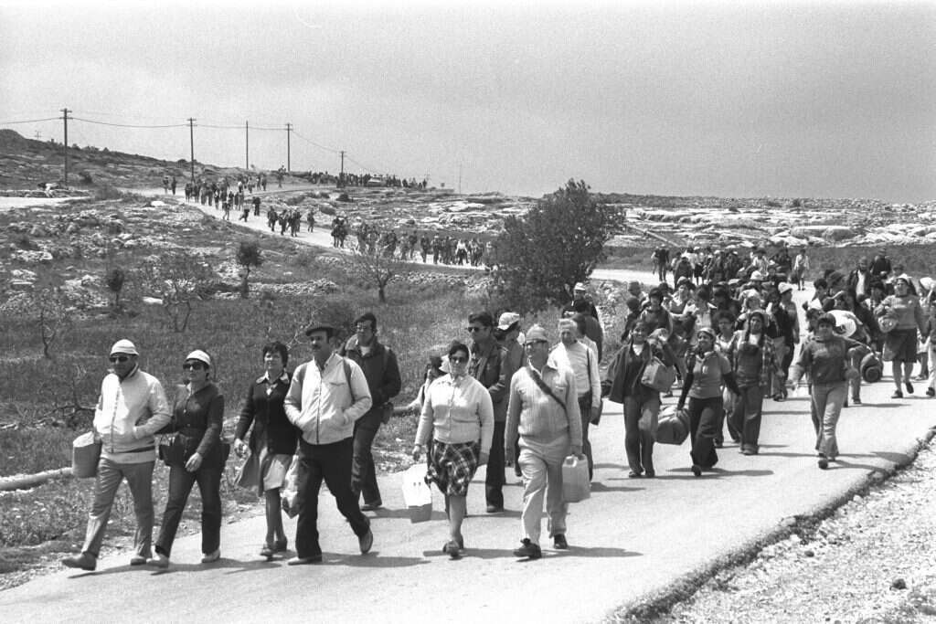 תומכי גוש אמונים בצעדה ליריחו, 1976. | משה מילנר, לע"מ
