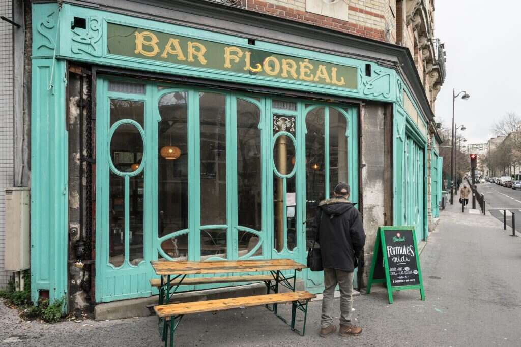 המשורר הכי אורבני. בר ותיק בפריז