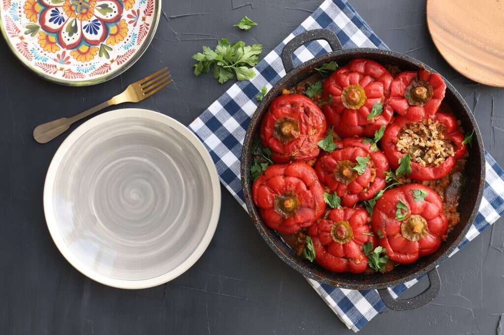 פלפלים ממולאים בעוף ואורז. | אפרת ליכטנשטט