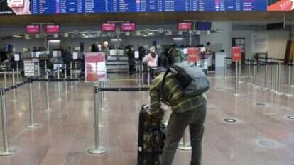 טרמינל ריק כמעט בשדה התעופה בשטוקהולם. צילןפ: EPA