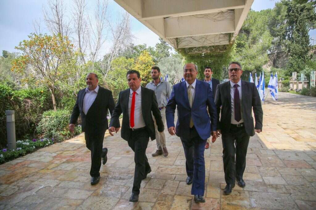 נציגי הרשימה המשותפת בבית הנשיא. | דוברות הרשימה המשותפת