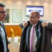 נגיד בנק ישראל אמיר ירון (מימין) ומנכ"ל משרד הבריאות משה בר סימן טוב. | אמיל סלמן