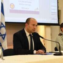שר הביטחון נפתלי בנט. בתדריך על מגפת הקורונה. | טל עוז, משרד הביטחון שר הביטחון נפתלי בנט. בתדריך על מגפת הקורונה. | טל עוז, משרד הביטחון