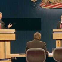 "זו הכלכלה, טמבל". עימות בין קלינטון לבוש, 1992. | AP