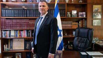 יולי אדלשטיין בלשכתו, אתמול. | אוליבייה פיטוסי, פלאש 90