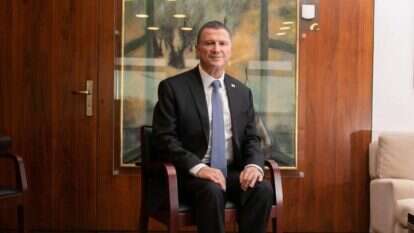 יולי אדלשטיין בלשכתו, השבוע. | אוליבייה פיטוסי, פלאש 90