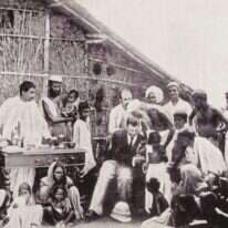 היחיד שפיתח חיסון לשתי מגפות. חבקין (במרכז) מחסן ילדה בהודו. | האוסף הלאומי לתצלומים ע"ש משפחת פריצקר הספרייה הלאומית, אוסף פורטרטים ע"ש אברהם שבדרון