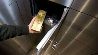 מטיל זהב. מועצת הזהב העולמית הנפיקה אזהרה. | גטי אימג'ס