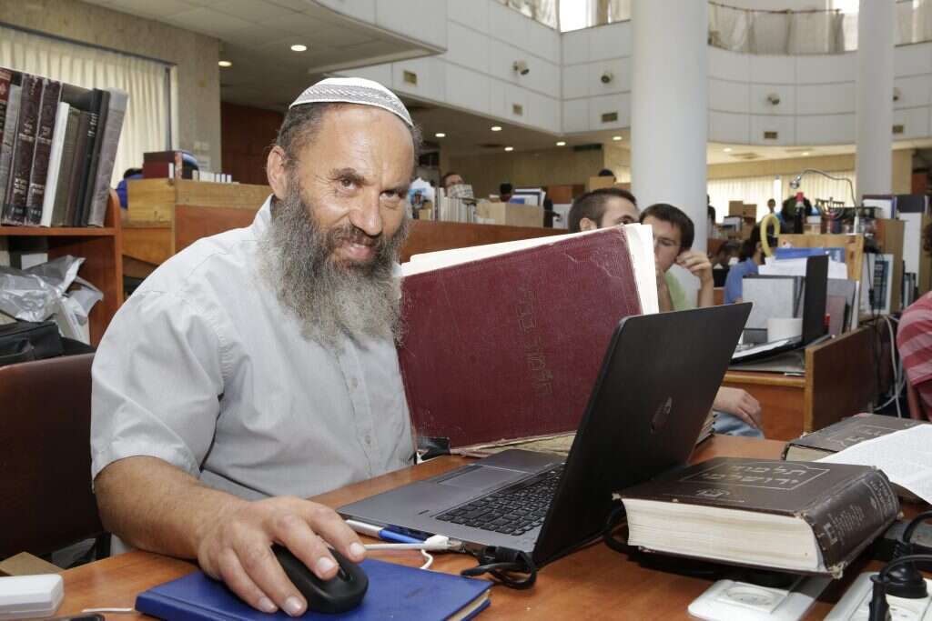 הרב רא"ם הכהן. | מרים צחי