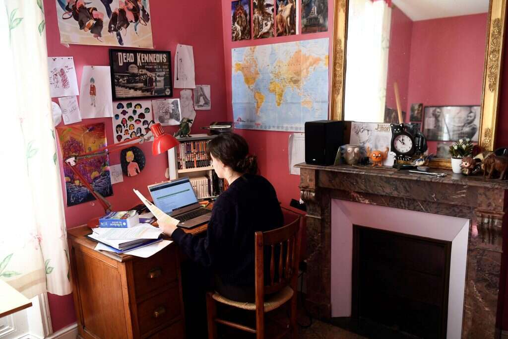 תלמידת תיכון בצרפת. | AFP