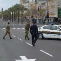 חיילי צה"ל בשיתוף משטרת ישראל במחסום בידוק בסמוך לכיכר רבין, בתל אביב. | קובי ריכטר/TPS