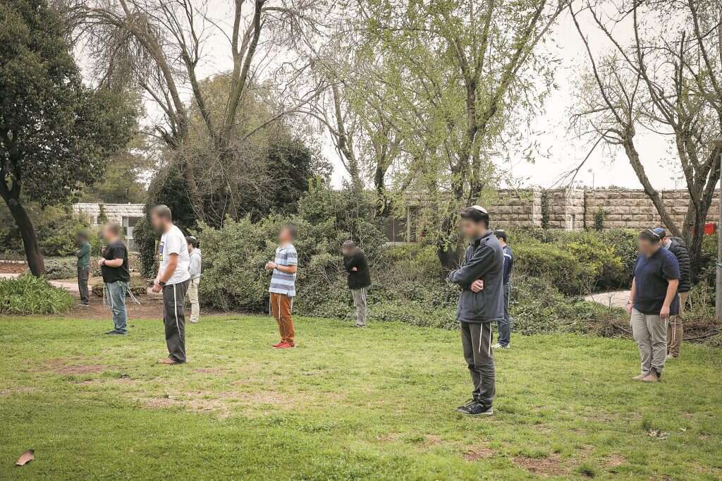 תפילה בימי הקורונה. | גרשון אלינסון, פלאש 90