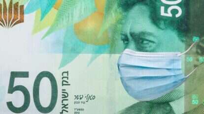 טיפול בכסף דורש זהירות. אילוסטרציה. | שאטרסטוק