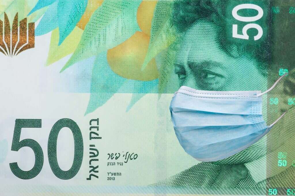 טיפול בכסף דורש זהירות. אילוסטרציה. | שאטרסטוק