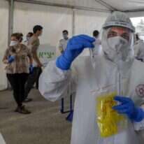 עמדת בדיקת קורונה בירושלים. | AFP