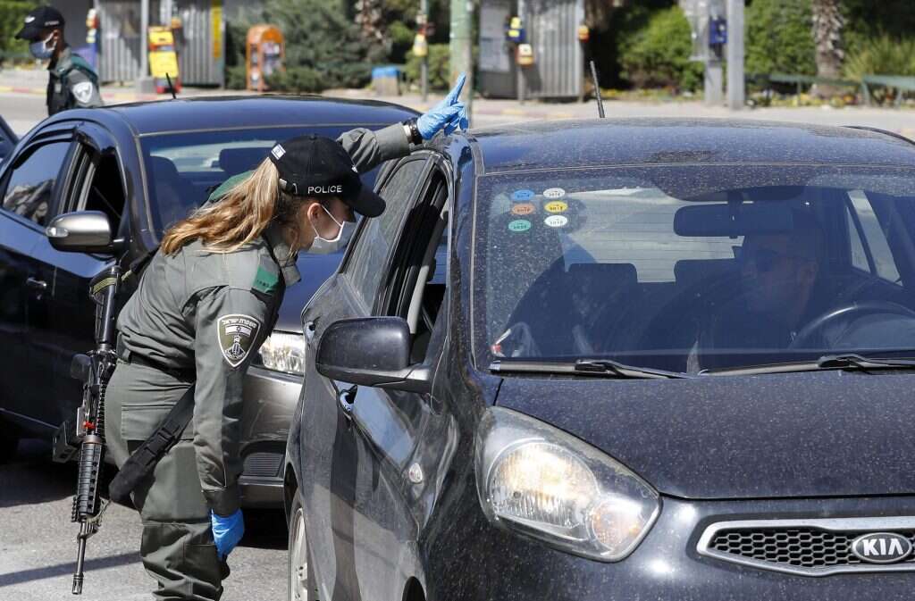 מחסום של מג"ב בכניסת לבני ברק. | AFP