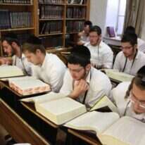 בית המדרש של קהילת זילברמן, 2015. | בועז בן ארי, חרדים 10