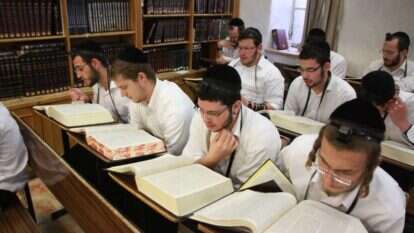 בית המדרש של קהילת זילברמן, 2015. | בועז בן ארי, חרדים 10