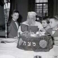 מפגש עמוק יותר עם עולם מרוחק ועתיק. ליל הסדר בבית ספר, 1960. | גטי אימג'ס