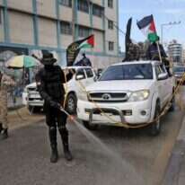 חברי הג'יהאד האסלאמי הפלסטיני מחטאים רחוב בעזה. | AFP חברי הג'יהאד האסלאמי הפלסטיני מחטאים רחוב בעזה. | AFP