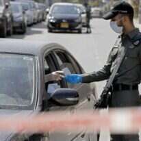 נקודת בדיקה משטרתית באזור בני ברק. | AFP