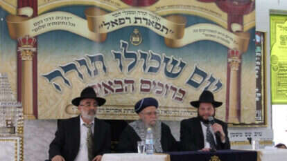 הרב אליהו בקשי-דורון ז"ל (במרכז). | יוסף חיים בן ציון - סוכנות הידיעות "חדשות 24"