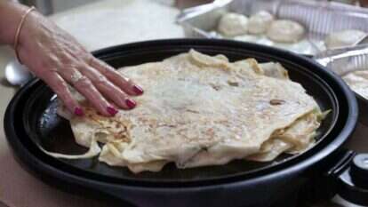 מכינים מופלטות באירוע המימונה 2018, אצל משפחת סוויסה ב גן יבנה. | גדעון מרקוביץ'