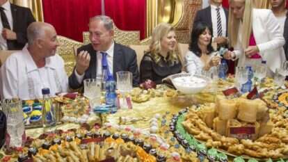 ראש הממשלה בנימין נתניהו ורעייתו מתארחים בחגיגת המימונה בחדרה. | עידו ארז