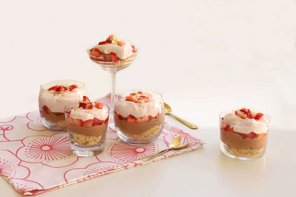 קינוח שוקולד ותותים. | אפרת ליכטנשטט