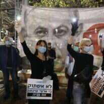 מחאת הדגלים השחורים, כיכר רבין, תל אביב. | EPA