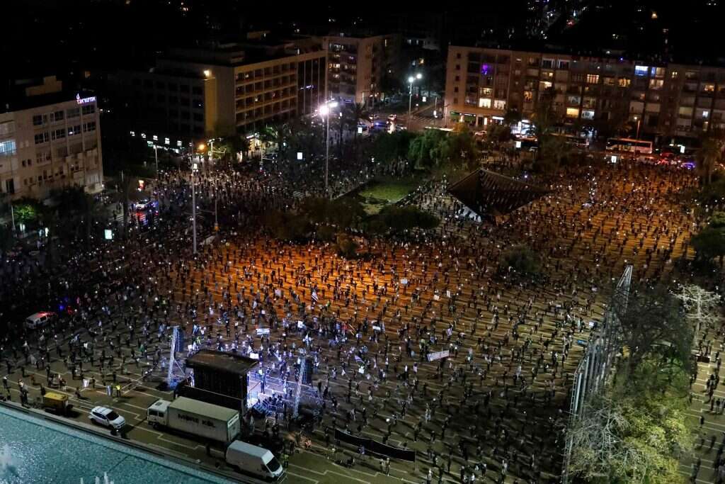 מחאת הדגלים השחורים, כיכר רבין, תל אביב. | AFP