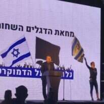 בוגי יעלון במחאה אמש בכיכר רבין. | ישי פרידמן