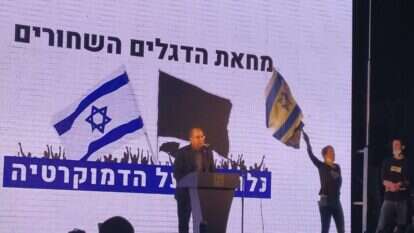 בוגי יעלון במחאה אמש בכיכר רבין. | ישי פרידמן