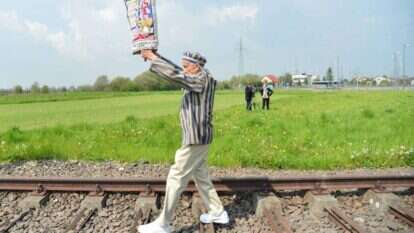 ניצול שואה במצעד החיים. | יוסי זליגר