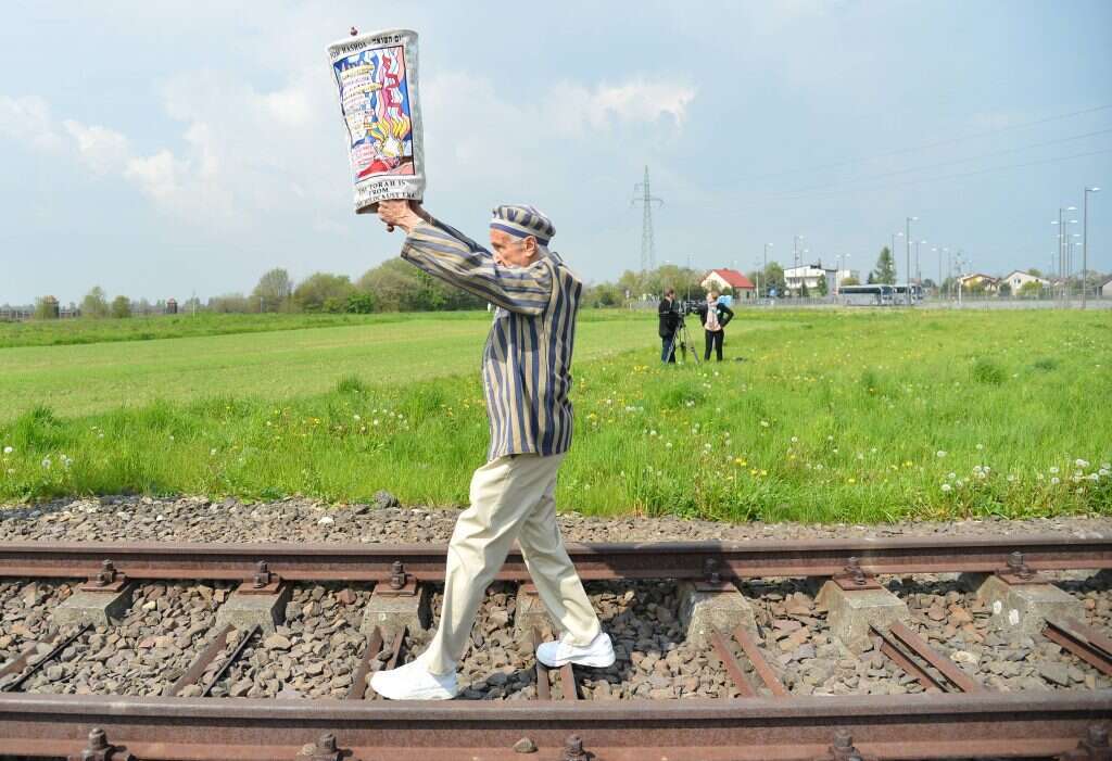 ניצול שואה במצעד החיים. | יוסי זליגר