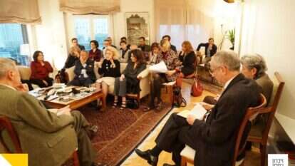 זיכרון בסלון