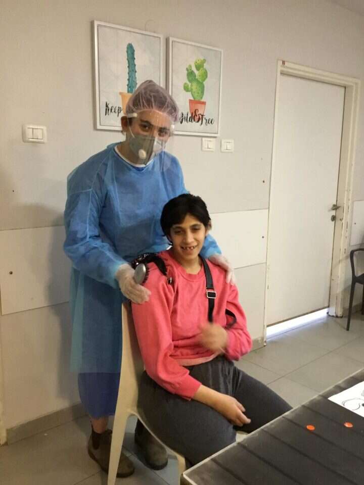 מתנדב מהמכינה ושוהה במעון. | מעון עלה מוריה גדרה