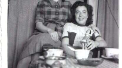 סבתא שולה ומינטייה עם יופי ערב עלייתה לארץ סבתא שולה ומינטייה עם יופי ערב עלייתה לארץ