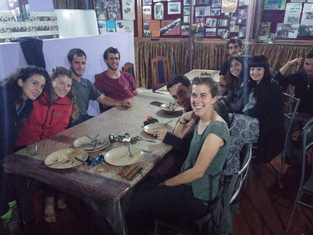 מטיילים ישראלים עם שליחת חב"ד חני ליפשיץ, 2015. | יאיר קראוס