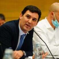 הוועדה המיוחדת לדיון בהצעת חוק יסוד הממשלה.מימין: היועמ"ש של וועדת חוק חוקה ומשפט, גור בליי, היועמ"ש של וועדת חוק חוקה ומשפט וואיתן גינזבורג יו"ר הוועדה המיוחדת. | עדינה ולמן, דוברות הכנסת