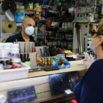 חנות כלי בית באשדוד. למצולמים אין קשר לנאמר בכתבה. | לירון מולדובן