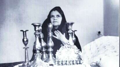 מבקשת את המלאוּת הנפשית הפתוחה אל היופי, אל הטבע, לידידות־אנוש ולחירות הרוח. זלדה. | עזה צבי, באדיבות מכון גנזים אגודת הסופרים מבקשת את המלאוּת הנפשית הפתוחה אל היופי, אל הטבע, לידידות־אנוש ולחירות הרוח. זלדה. | עזה צבי, באדיבות מכון גנזים אגודת הסופרים