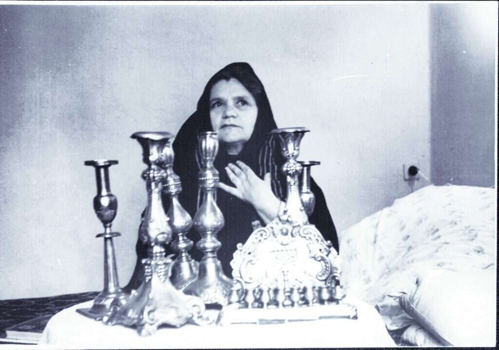 מבקשת את המלאוּת הנפשית הפתוחה אל היופי, אל הטבע, לידידות־אנוש ולחירות הרוח. זלדה. | עזה צבי, באדיבות מכון גנזים אגודת הסופרים