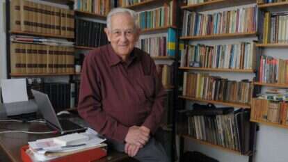 לחם כמפקד כיתת מקלעים במלחמת השחרור. חנוך ברטוב, 2008. | רובי קסטרו