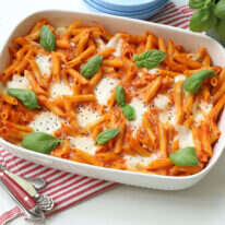 פסטה בתבנית עם רוטב עגבניות וארבע גבינות. | אפרת ליכטנשטט