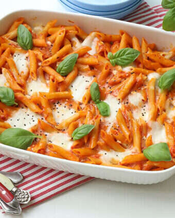 פסטה בתבנית עם רוטב עגבניות וארבע גבינות. | אפרת ליכטנשטט פסטה בתבנית עם רוטב עגבניות וארבע גבינות. | אפרת ליכטנשטט