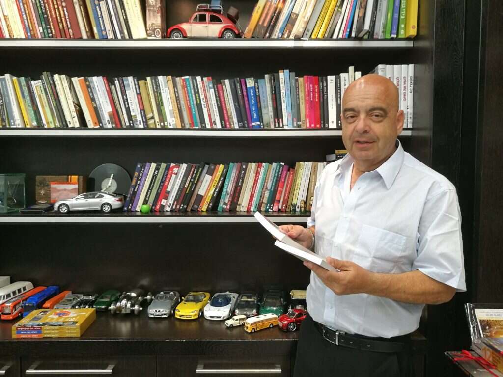 אבי שומר. | ר.ג. אבי שומר. | ר.ג.